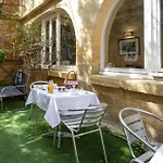 Aparthotel La Des Consuls - De Tourisme De Charme