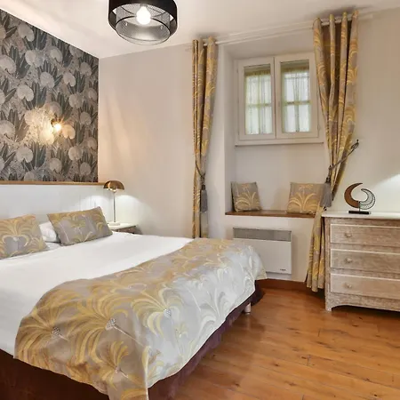 Aparthotel La Des Consuls - De Tourisme De Charme 4*