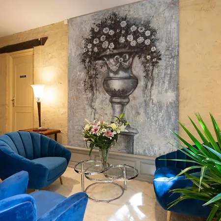 Aparthotel La Des Consuls - De Tourisme De Charme