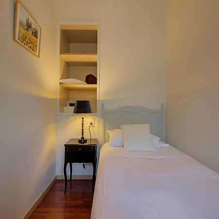 Aparthotel La Des Consuls - De Tourisme De Charme *