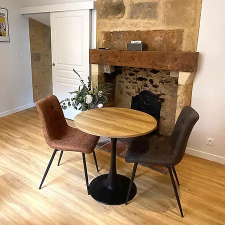 Aparthotel La Des Consuls - De Tourisme De Charme *