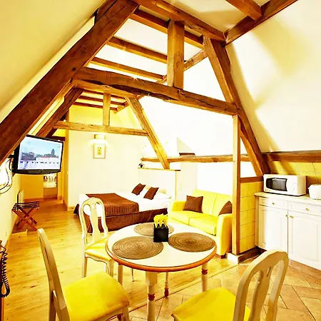 Aparthotel La Des Consuls - De Tourisme De Charme 4*