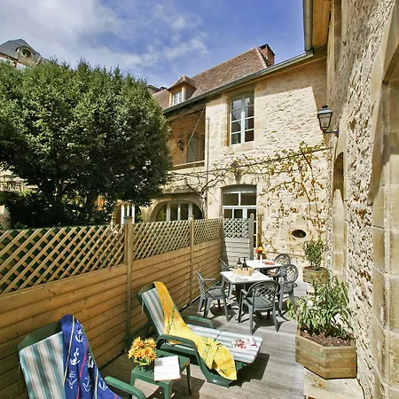 Aparthotel La Des Consuls - De Tourisme De Charme 4*