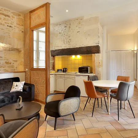 Aparthotel La Des Consuls - De Tourisme De Charme 4*