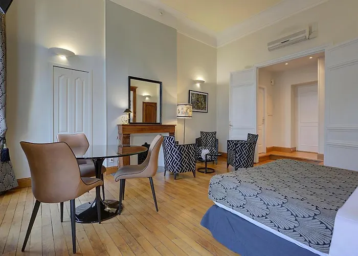 La Des Consuls - De Tourisme De Charme サルラ・ラ・カネダ