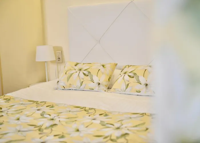 Aparthotel La Des Consuls - De Tourisme De Charme
