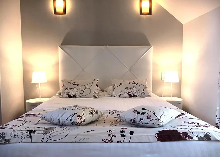 Aparthotel La Des Consuls - De Tourisme De Charme 4*