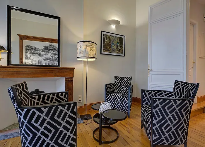 La Des Consuls - De Tourisme De Charme アパートホテル サルラ・ラ・カネダ