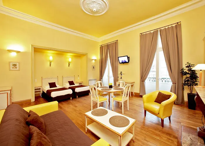 La Des Consuls - De Tourisme De Charme アパートホテル 4*