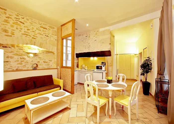 La Des Consuls - De Tourisme De Charme 4* サルラ・ラ・カネダ