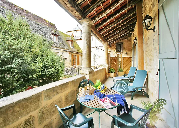 La Des Consuls - De Tourisme De Charme アパートホテル サルラ・ラ・カネダ