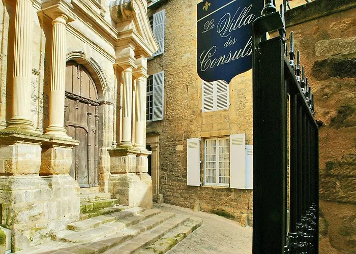 Aparthotel La Des Consuls - De Tourisme De Charme 4*