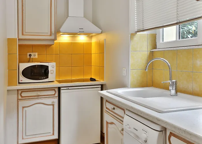 La Des Consuls - De Tourisme De Charme アパートホテル サルラ・ラ・カネダ