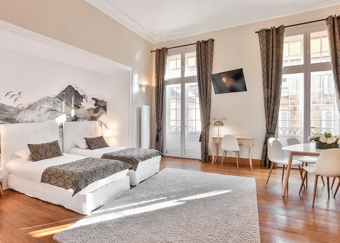 La Des Consuls - De Tourisme De Charme 4* サルラ・ラ・カネダ