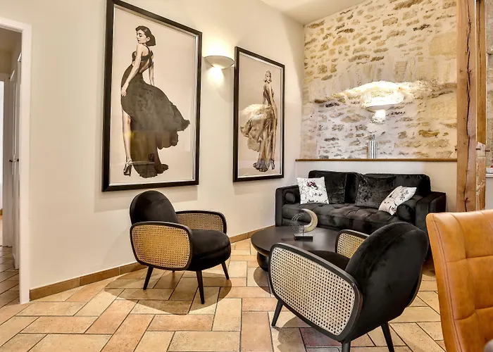 アパートホテル La Des Consuls - De Tourisme De Charme サルラ・ラ・カネダ