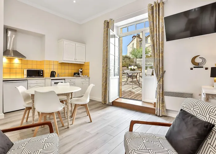 La Des Consuls - De Tourisme De Charme アパートホテル 4*