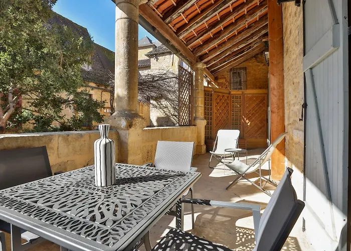 La Des Consuls - De Tourisme De Charme アパートホテル サルラ・ラ・カネダ